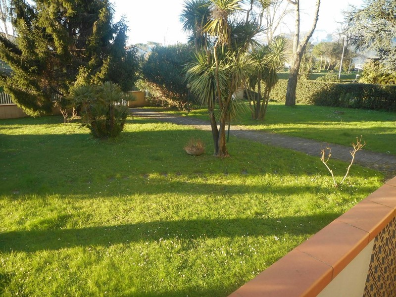 Appartamento in Vendita a Massa, zona Marina di Massa, 320'000€, 140 m², con Box