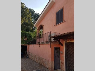 Villa bifamiliare in Vendita a Fiumicino, zona Aranova, 245'000€, 130 m²