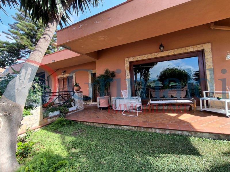 Villa in Vendita a Messina, 540'000€, 315 m²