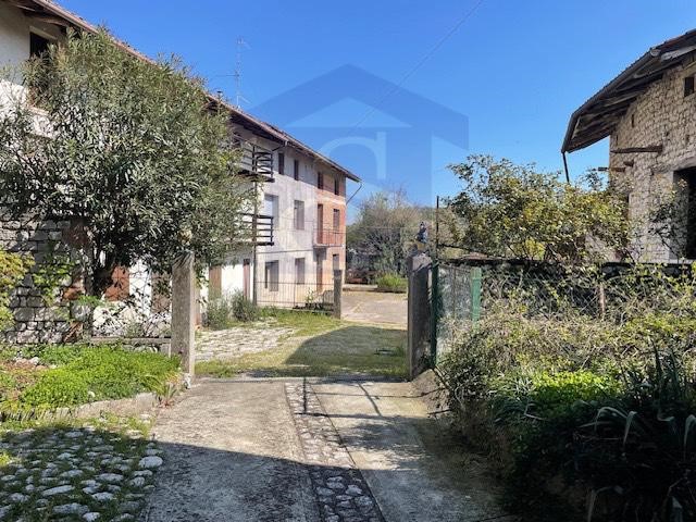 Casale in Vendita a Polcenigo, 85'000€, 230 m²