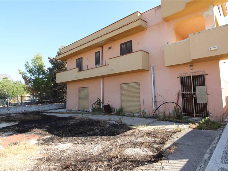 Magazzino in Vendita a Casteldaccia, 65'000€, 210 m²