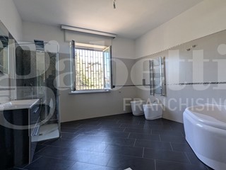 Quadrilocale in Vendita a Bacoli, 189'000€, 140 m²