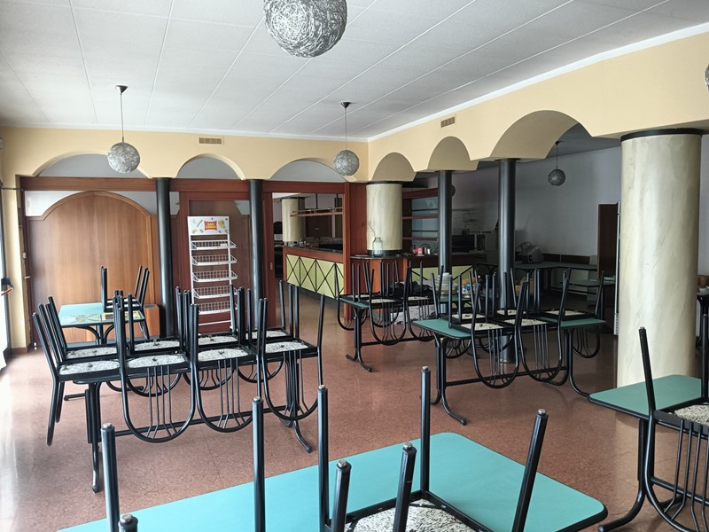 Attività commerciale in Vendita a Monzambano, 220'000&euro;, 590 m²