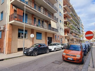 Ufficio in Affitto a Milazzo, 700€, 88 m²