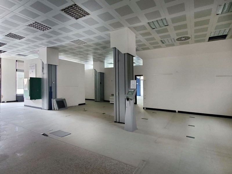 Ufficio in Vendita a Porto San Giorgio, 775'000€, 918 m²
