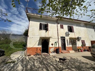 Casa Indipendente in Vendita a Alife, 115'000€, 252 m²