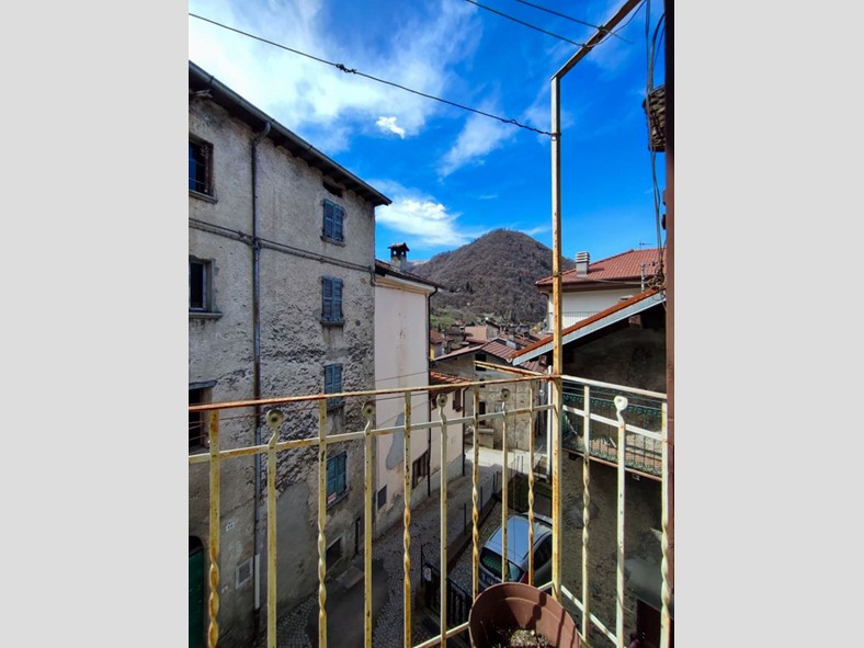 Casa Indipendente in Vendita a Schignano, 25'000&euro;, 110 m²