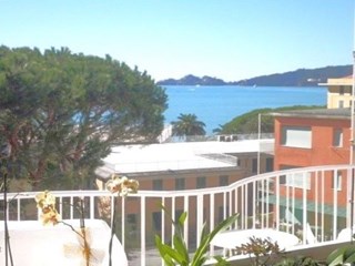 Appartamento in Vendita a Rapallo, zona parco casale, 540'000€, 110 m², arredato, con Box