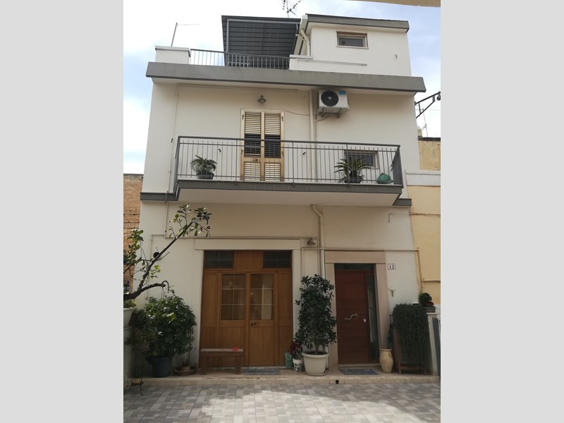 Casa Indipendente in Vendita a Toritto, 160'000€, 135 m²