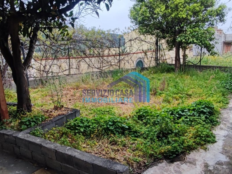 Casa Indipendente in Vendita a Gallodoro, 60'000€, 100 m²