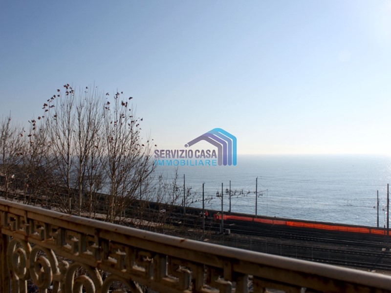 Attico in Vendita a Catania, 434'000&euro;, 326 m²