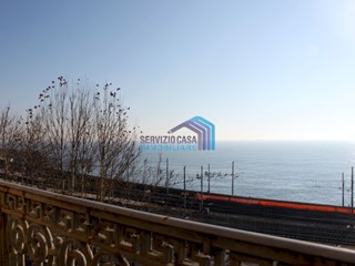 Attico in Vendita a Catania, 434'000&euro;, 326 m²