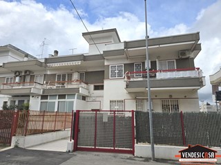 Trilocale in Vendita a Adelfia, 150'000&euro;, 90 m²