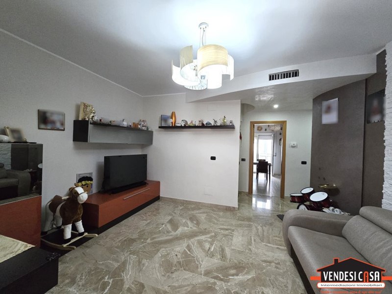 Trilocale in Vendita a Adelfia, 107'000&euro;, 85 m²