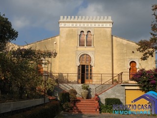 Casale in Vendita a Giarre, 750 m²
