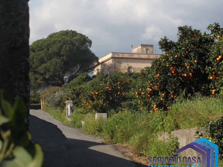 Casa Indipendente in Vendita a Mascali, 450 m²