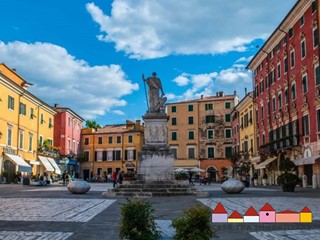 Negozio in Vendita a Carrara, 65'000€, 70 m²