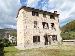 Villa in Vendita a Lucca, zona Santa Maria Del Giudice, 360'000&euro;, 264 m², con Box