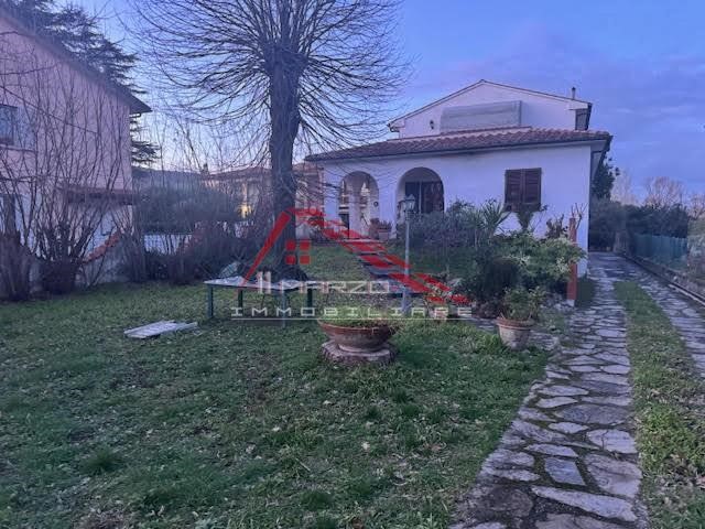 Villa in Vendita a San Giuliano Terme, zona Pontasserchio, 450'000€, 250 m²