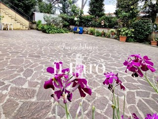 Casa Indipendente in Vendita a Calenzano, 615'000€, 280 m², con Box