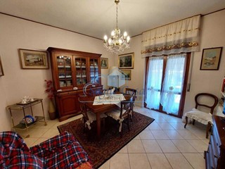 Appartamento in Vendita a Carrara, zona Fossola, 230'000€, 120 m², con Box