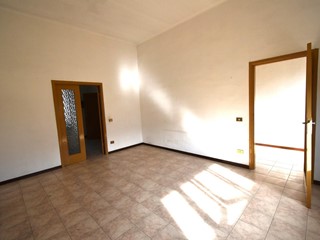 Villa in Vendita a Vecchiano, zona Migliarino, 240'000€, 113 m², con Box