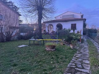 Villa in Vendita a San Giuliano Terme, zona Pontasserchio, 450'000€, 250 m²