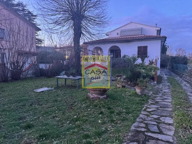 Villa in Vendita a San Giuliano Terme, zona Pontasserchio, 450'000€, 250 m²