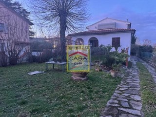 Villa in Vendita a San Giuliano Terme, zona Pontasserchio, 450'000€, 250 m²