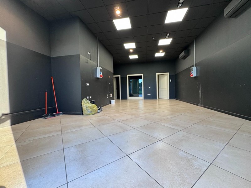 Immobile commerciale in Vendita a Capannoli, 169'000€, 180 m²