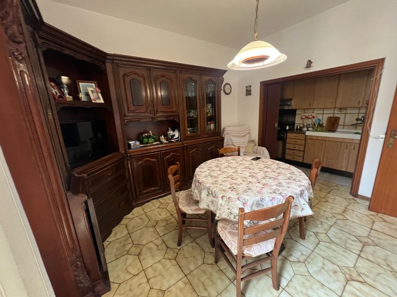 Appartamento in Vendita a Vinci, zona Sovigliana, 345'000€, 130 m², con Box