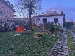 Villa in Vendita a San Giuliano Terme, zona Pontasserchio, 450'000€, 250 m²