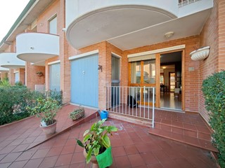 Villetta a schiera in Vendita a Ponsacco, 230'000€, 136 m², con Box