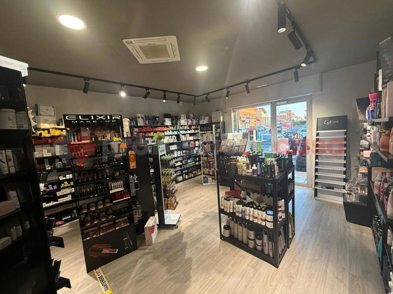Attività commerciale in Vendita a Castel Gandolfo, 10'000&euro;, 50 m²