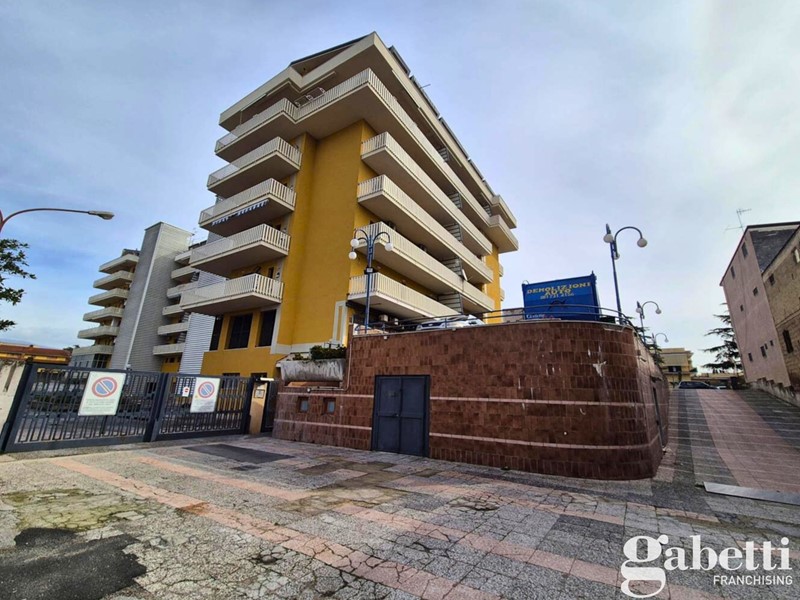 Negozio in Vendita a Marigliano, 280'000€, 350 m²