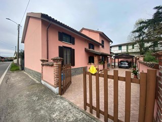 Casa Indipendente in Vendita a Zerbolò, 120'000€, 180 m²