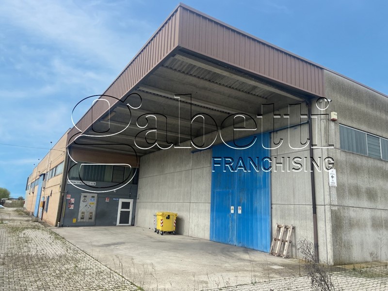 Capannone in Vendita a Portomaggiore, 270'000€, 800 m²