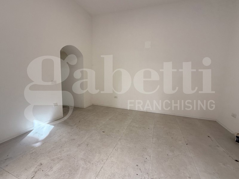 Negozio in Affitto a Angri, 350€, 33 m²