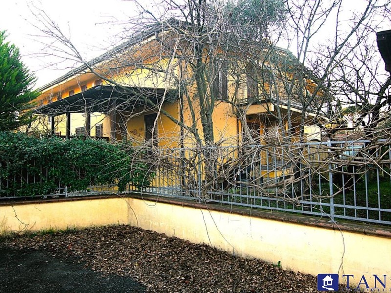 Casa Semi Indipendente in Vendita a Carrara, 550'000€, 180 m²