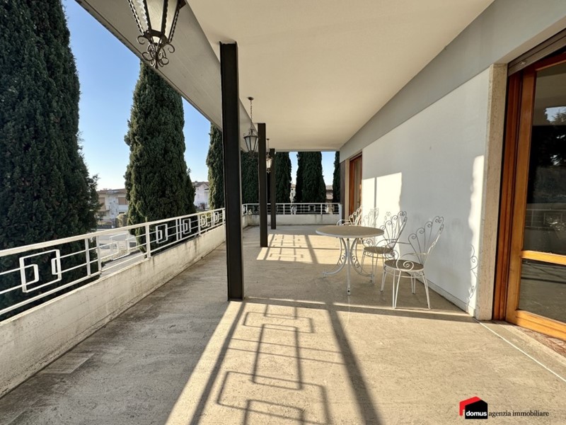 Villa in Vendita a Zanè, 350'000&euro;, 320 m²