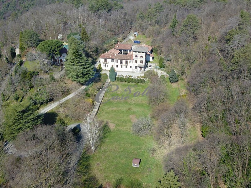 Rustico in Vendita a Como, zona Bronno, 2'800'000€, 1100 m²