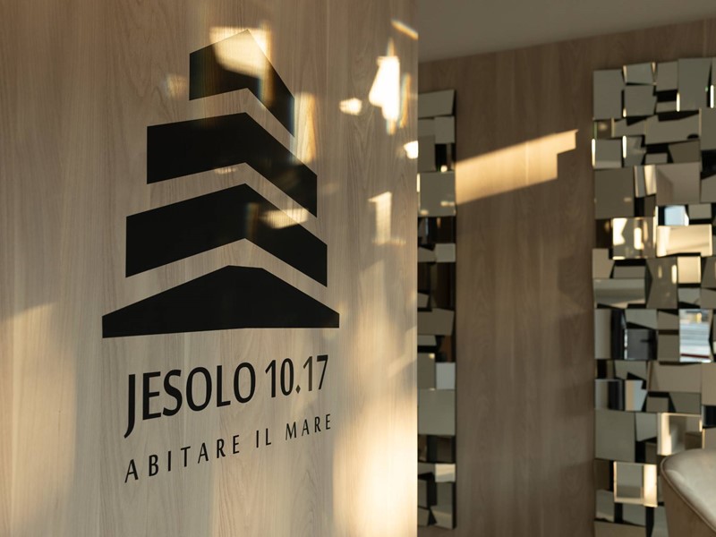 Trilocale in Vendita a Jesolo, zona Lido di Jesolo, 385'000€, 79 m², arredato