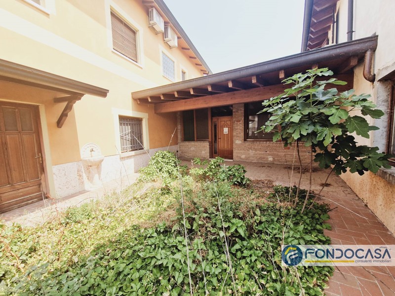 Appartamento in Vendita a Castiglione delle Stiviere, zona Gozzolina, 135'000€, 200 m²