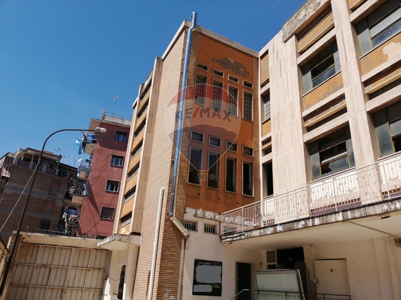 Immobile commerciale in Affitto a Napoli, zona San Carlo Arena, 6'000€, 1300 m²