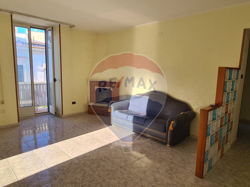 Trilocale in Vendita a Vieste, zona Centro, 180'000€, 81 m²