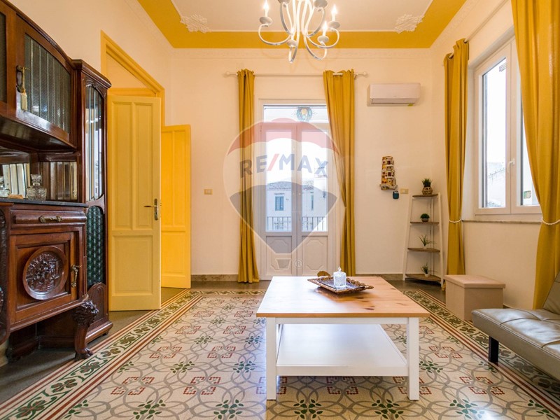 Appartamento in Vendita a Palermo, zona Centro storico, 345'000€, 141 m²