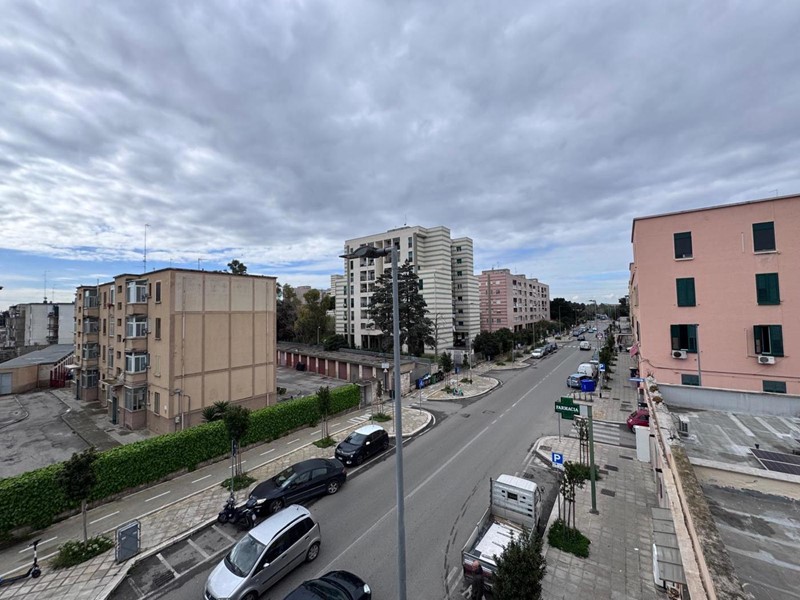 Trilocale in Vendita a Bari, 105'000€, 68 m², arredato