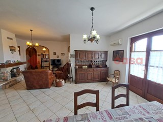Villa in Vendita a Surano, 350'000€, 243 m²