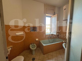 Trilocale in Vendita a Napoli, 220'000€, 85 m²