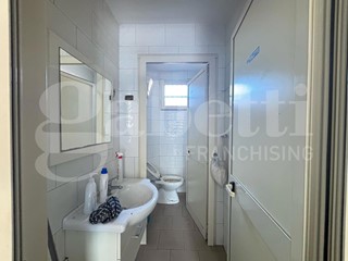 Negozio in Affitto a Napoli, 500€, 50 m²